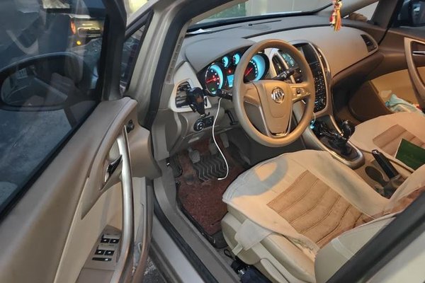 Buick GT 2013, 82300 км, за 2556 USD - фото 17