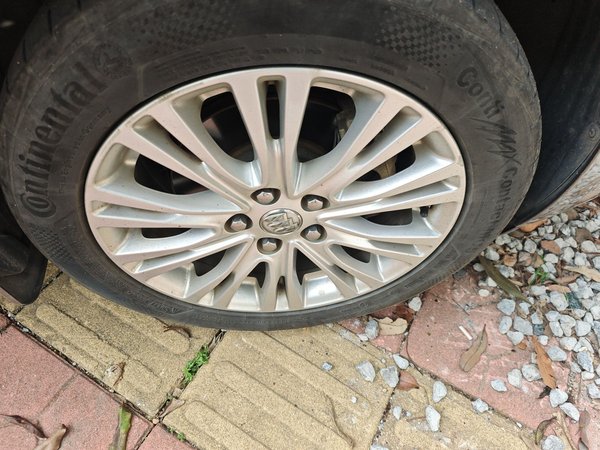 Buick GT 2015, 70900 км, за 3857 USD