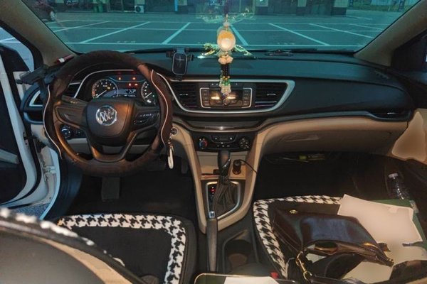 Buick GT 2019, 73900 км, за 4861 USD - фото 10