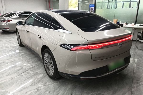 Buick L7 2025, 7500 км, за 26447 USD