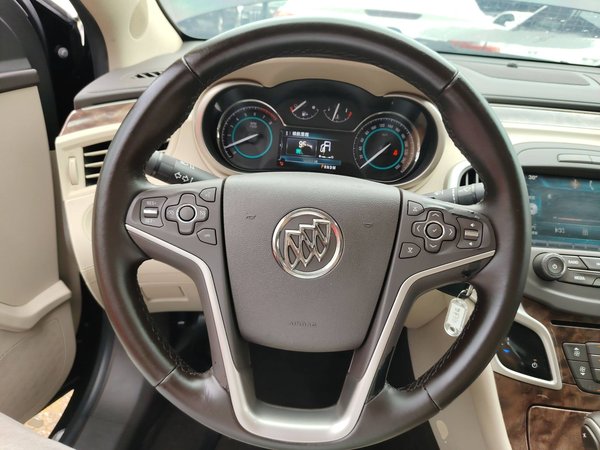 Buick LaCrosse 2013 2.4L SIDI Leading Comfort Version, 2013 года