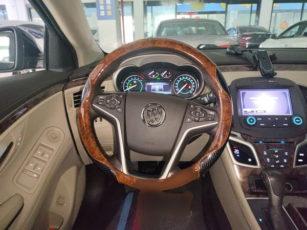 Buick LaCrosse 2013 2.4L SIDI Leading Comfort Version, 2013 года