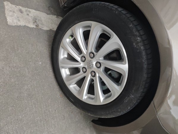 Buick LaCrosse 2014, 128000 км, за 5314 USD