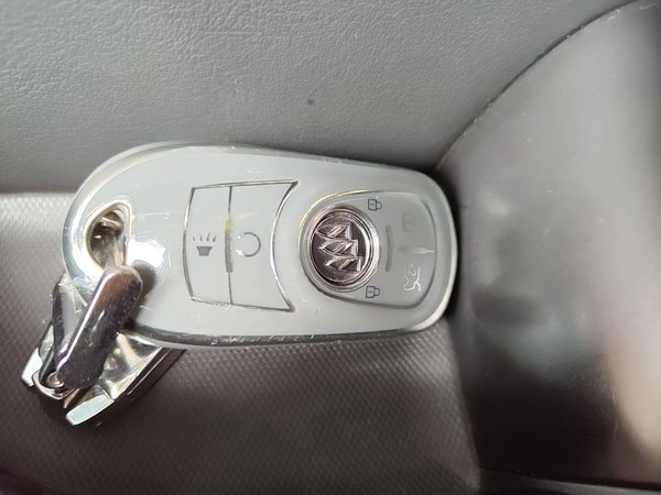 Buick LaCrosse 2016, 96800 км, за 6812 USD - фото 9