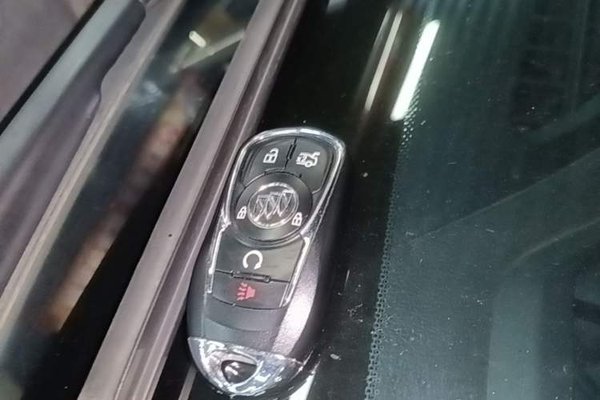 Buick LaCrosse 2016, 115300 км, за 9230 USD - фото 21