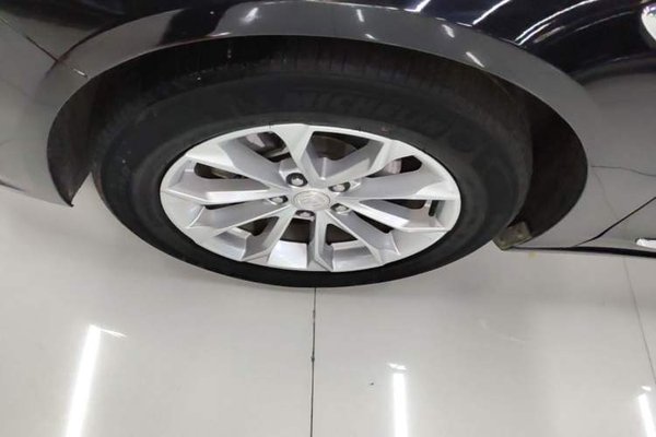 Buick LaCrosse 2021, 63200 км, за 14767 USD - фото 10