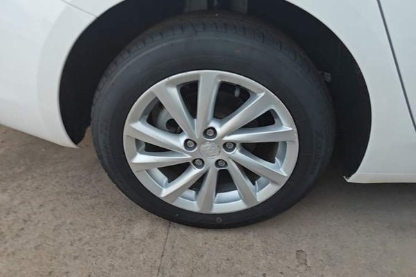 Buick Verano 2017, 70600 км, за 6255 USD - фото 11