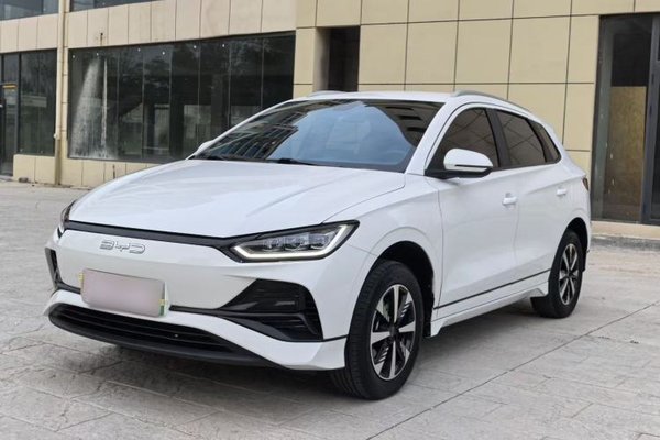 BYD e2 · 2023 год
