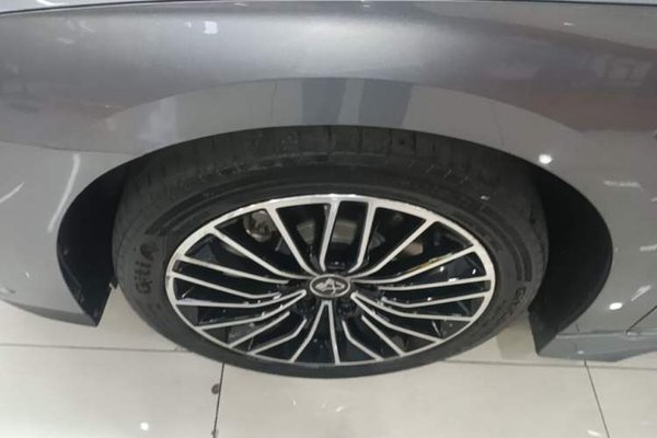 BYD Han 2022, 66600 км, за 14351 USD - фото 10