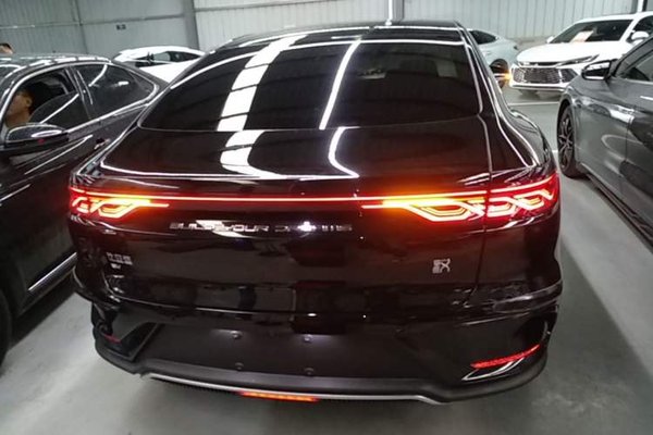 BYD Han 2023, 15300 км, за 21832 USD