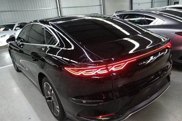BYD Han 2023, 15300 км, за 21832 USD