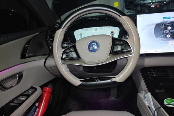 BYD Han 2025, 23000 км, за 18679 USD - фото 7