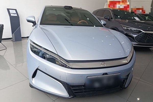BYD Han L 2025, 3100 км, за 29801 USD