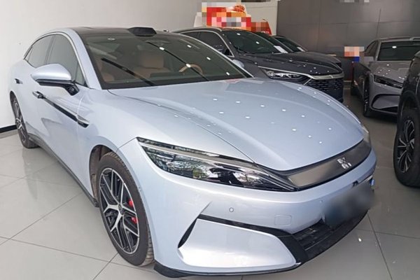 BYD Han L 2025, 3100 км, за 29801 USD