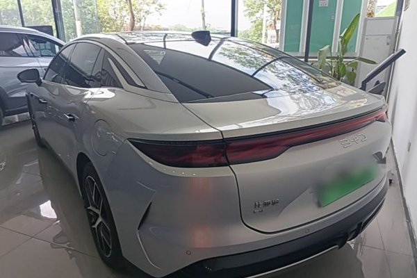 BYD Han L 2025, 3100 км, за 29801 USD