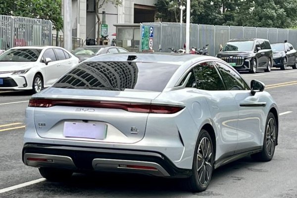 BYD Han L 2025, 44900 км, за 27753 USD - фото 15