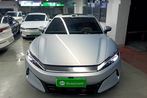 BYD Han L 2025, 44900 км, за 27753 USD