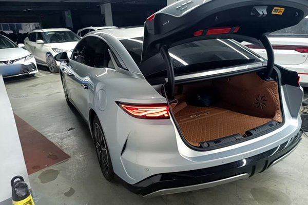 BYD Han L 2025, 44900 км, за 27753 USD