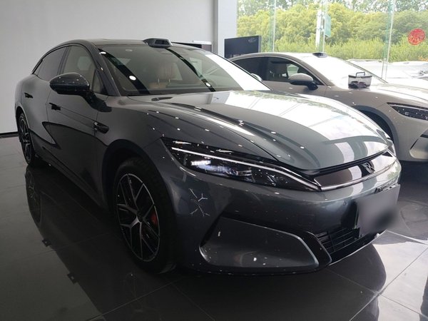 BYD Han L 2025, 4200 км, за 28053 USD