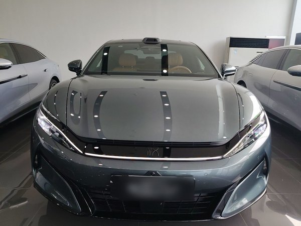 BYD Han L 2025, 4200 км, за 28053 USD
