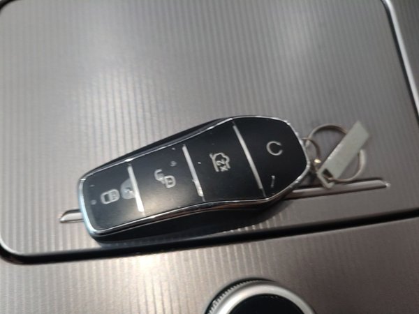 BYD Han L 2025, 4200 км, за 28053 USD - фото 12