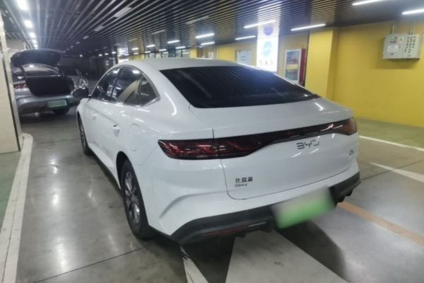 BYD Qin L 2024, 3900 км, за 10988 USD