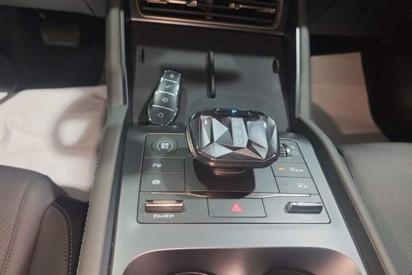 BYD Qin L 2025, 5300 км, за 14673 USD - фото 17