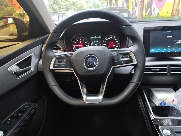 BYD Qin New Energy 2019, 65000 км, за 6533 USD - фото 11