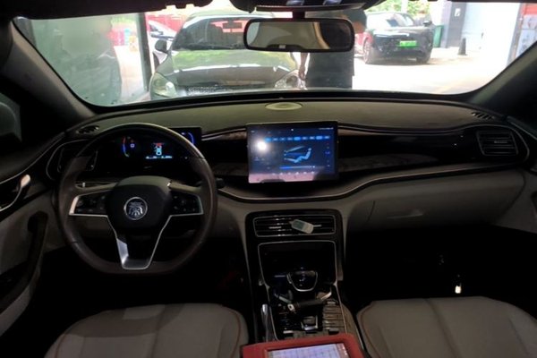 BYD Qin PLUS 2023, 23800 км, за 8504 USD - фото 12