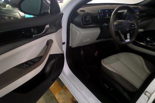 BYD Qin PLUS 2023, 23800 км, за 8504 USD - фото 18