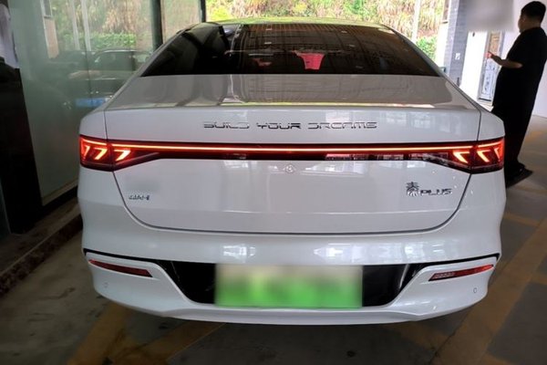 BYD Qin PLUS 2023, 23800 км, за 8504 USD