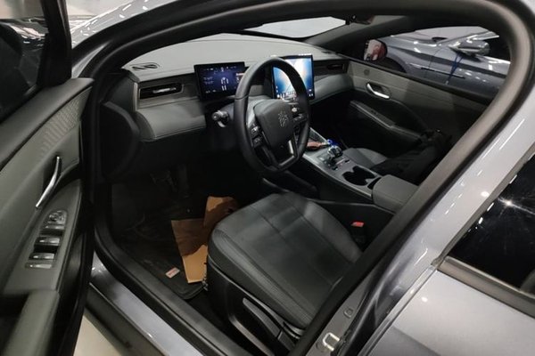 BYD Qin PLUS 2025, 12600 км, за 14170 USD - фото 17