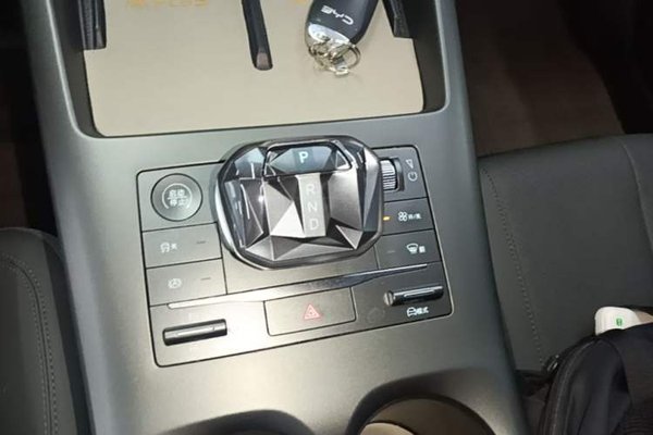 BYD Qin PLUS 2025, 13400 км, за 10354 USD - фото 22