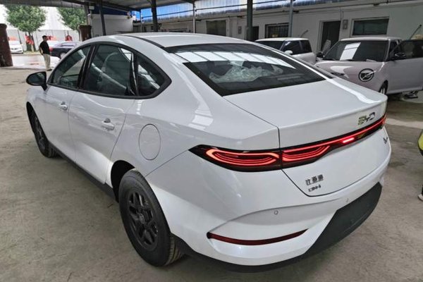 BYD Qin PLUS 2025, 100 км, за 12005 USD