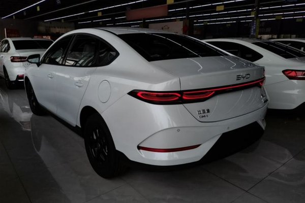 BYD Qin PLUS 2025, 100 км, за 13391 USD