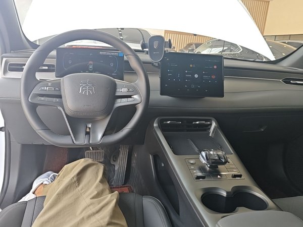 BYD Qin PLUS 2025, 8900 км, за 10514 USD - фото 13