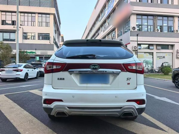 BYD S7 2016, 108600 км, за 4117 USD