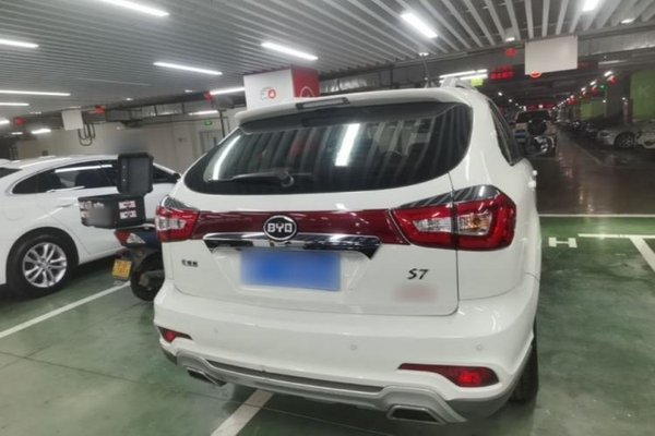 BYD S7 2016, 57500 км, за 4568 USD