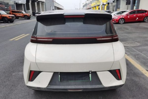 BYD Seagull 2025, 8100 км, за 10170 USD