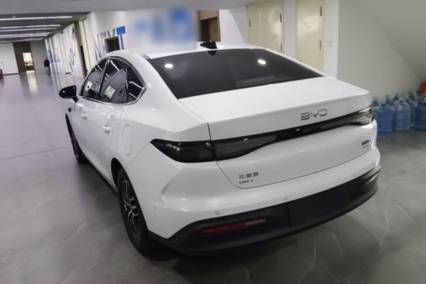 BYD Seal 05 DM-i 2025, 14000 км, за 11644 USD