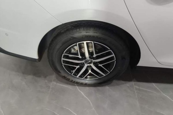 BYD Seal 05 DM-i 2025, 14000 км, за 11644 USD - фото 11