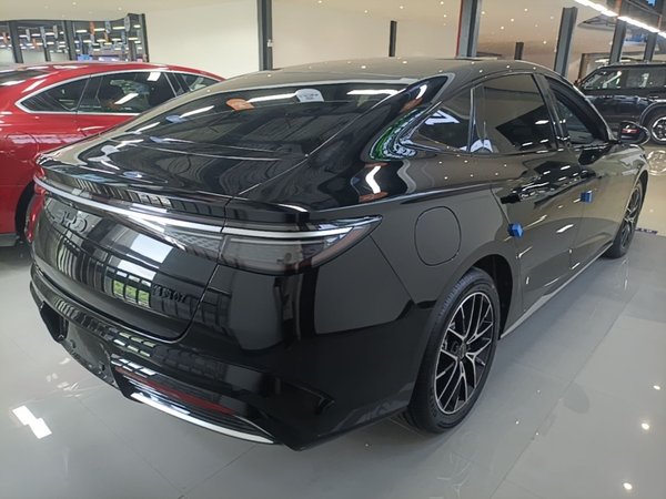 BYD Seal 07 DM-i 2025, 10400 км, за 17438 USD