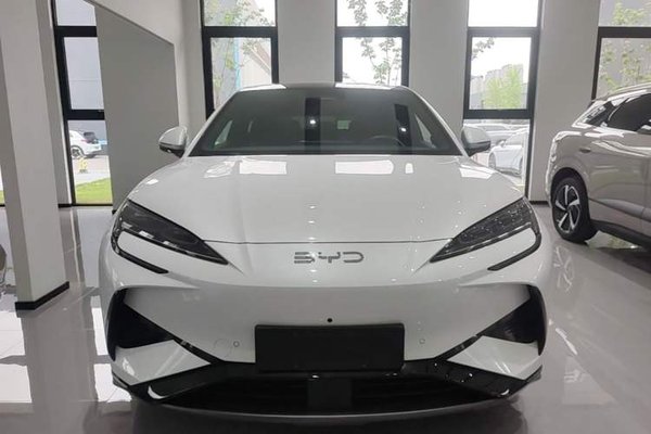 BYD Sealion 07 EV 2024, 12800 км, за 20728 USD