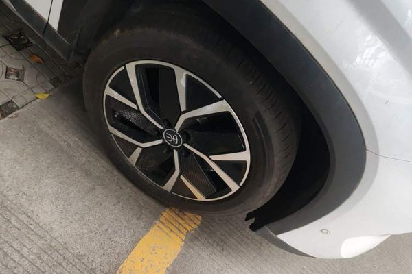 BYD Song L DM-i 2025, 1400 км, за 18139 USD