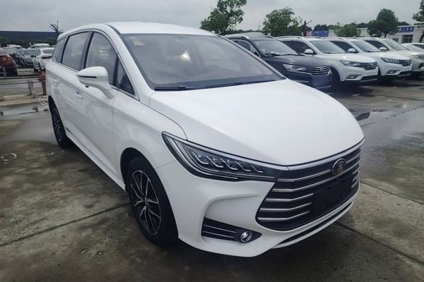 BYD Song MAX 2017, 33800 км, за 6937 USD