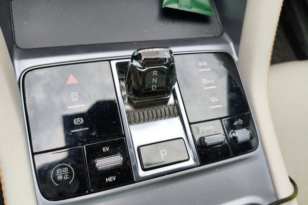 BYD Song PLUS New Energy 2023, 52400 км, за 14279 USD - фото 13