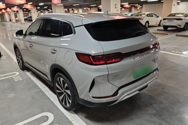 BYD Song PLUS New Energy 2023, 10800 км, за 15242 USD