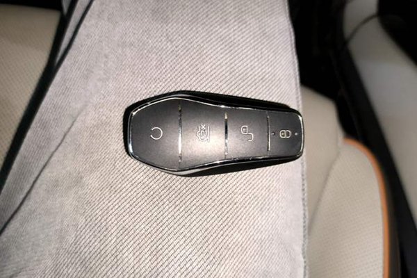 BYD Song Pro New Energy 2022, 56000 км, за 11122 USD - фото 23