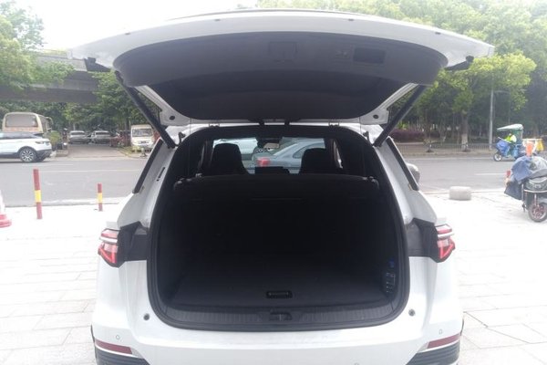 BYD Song Pro New Energy 2022, 21800 км, за 11321 USD - фото 22