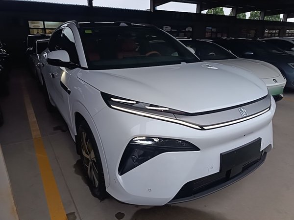 BYD Tang L 2025, 700 км, за 34385 USD